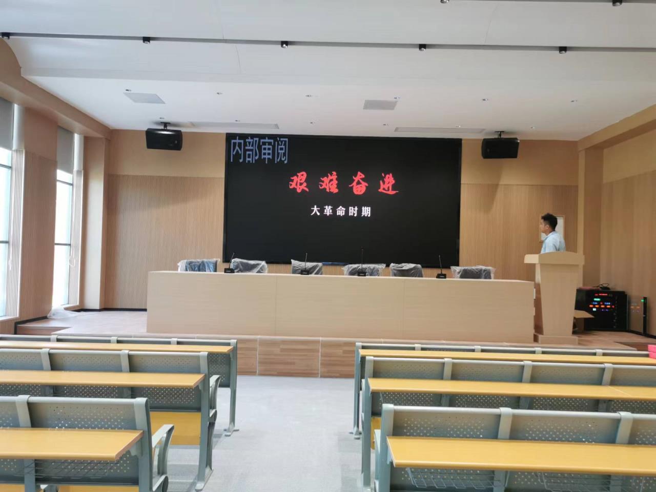 廉江良垌中塘會議室室內(nèi)SVD2.5LED顯示屏