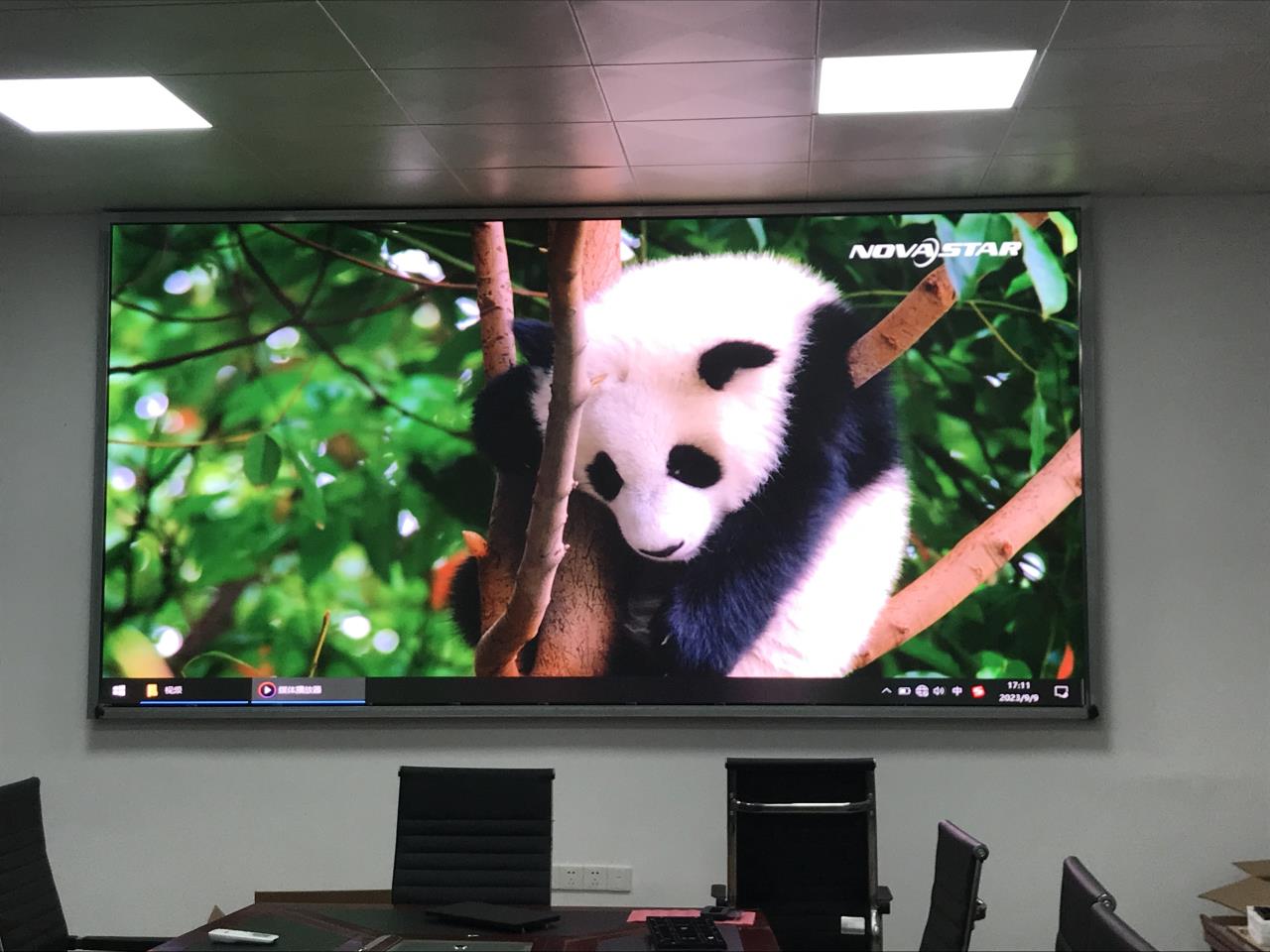 廉江衛(wèi)生健康局室內(nèi)P1.86LED顯示屏